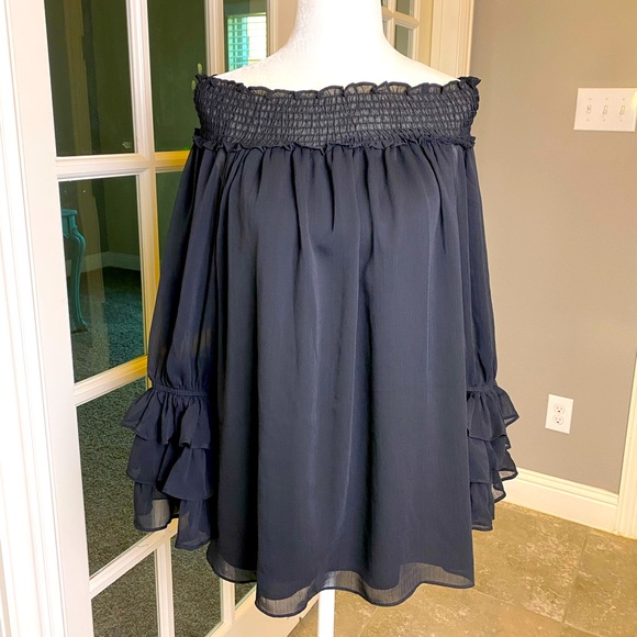 NWT! Express Top - Picture 1 of 7